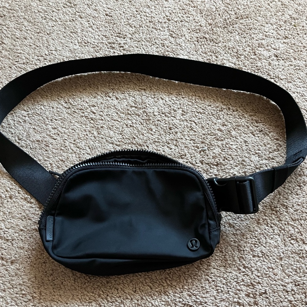 Lululemon belt bag